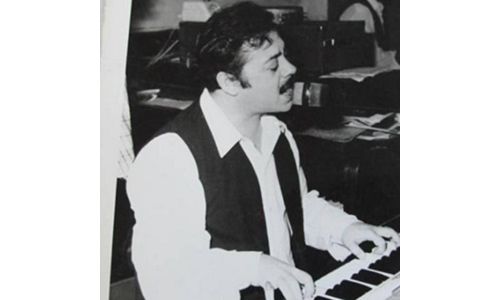 SELİM ÖZER  (PİYANO)